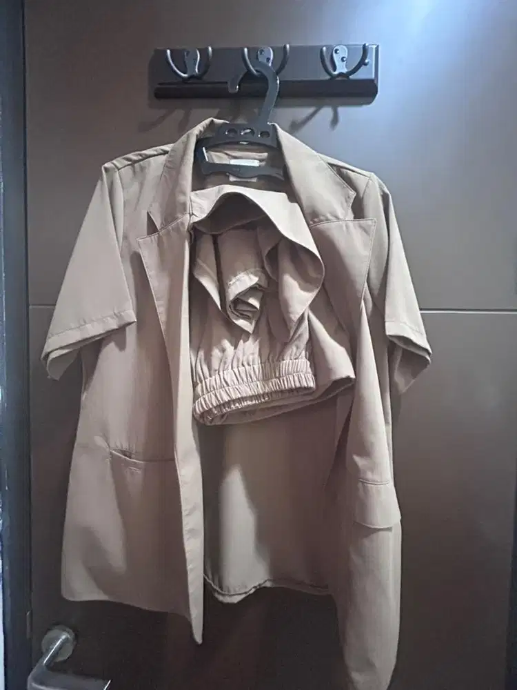 One set blazer merk tutuloph LD 120