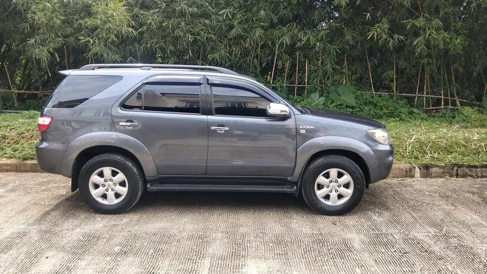 Toyota Fortuner 2011 Bensin