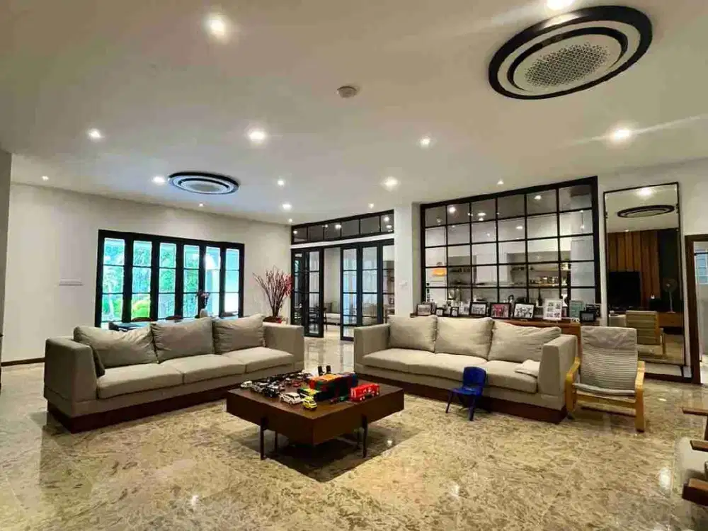 Dijual Rumah mewah di Gandaria Selatan lt 800 m2 lb 500 m2 ada 6 kt 7 km full furniture, interior kayu jati, carport 4 mobil, siap huni, survei yuk!