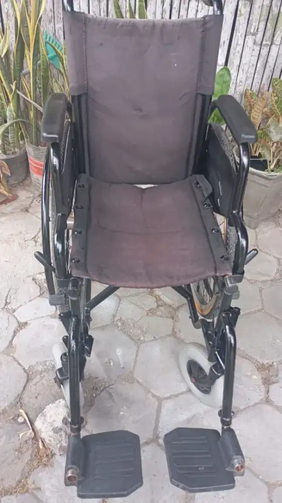 Kursi roda murah ekonomis