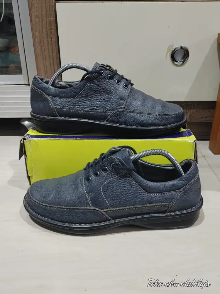 Sepatu hush puppies preloved size 43