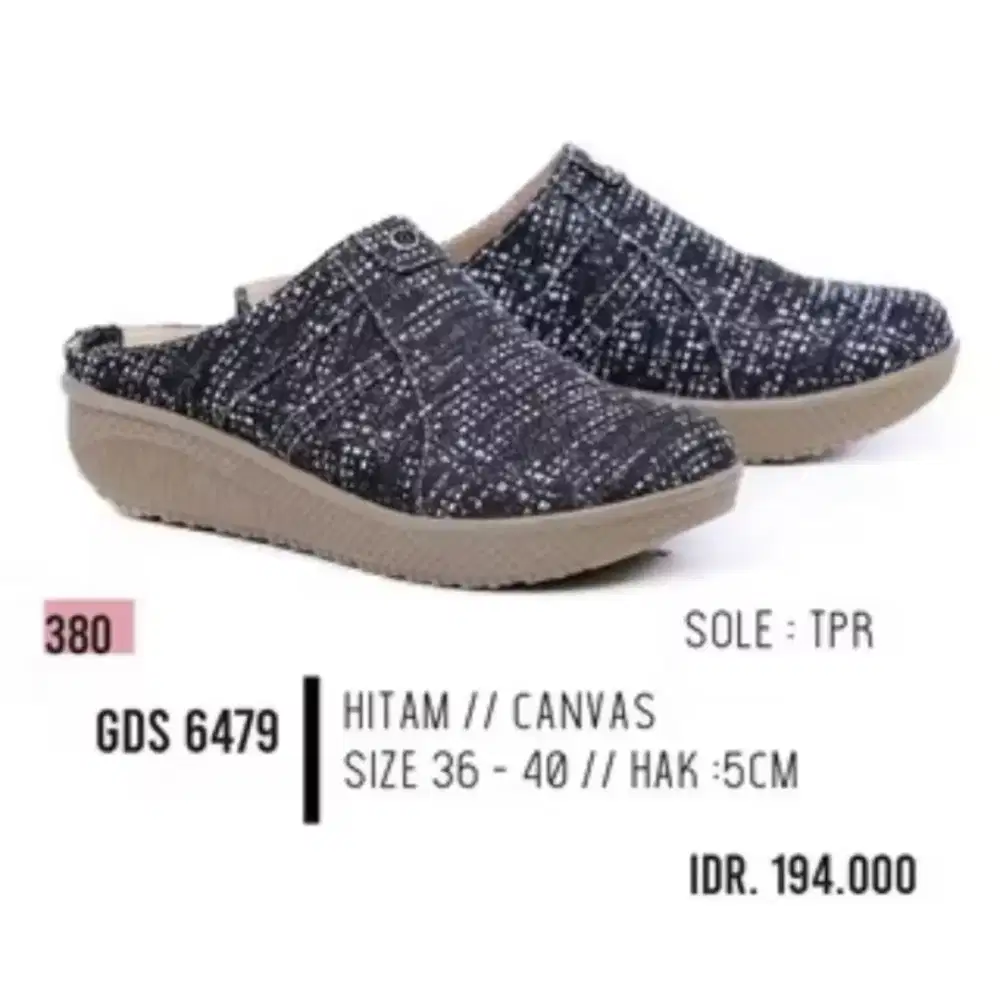 Sepatu slip on wanita