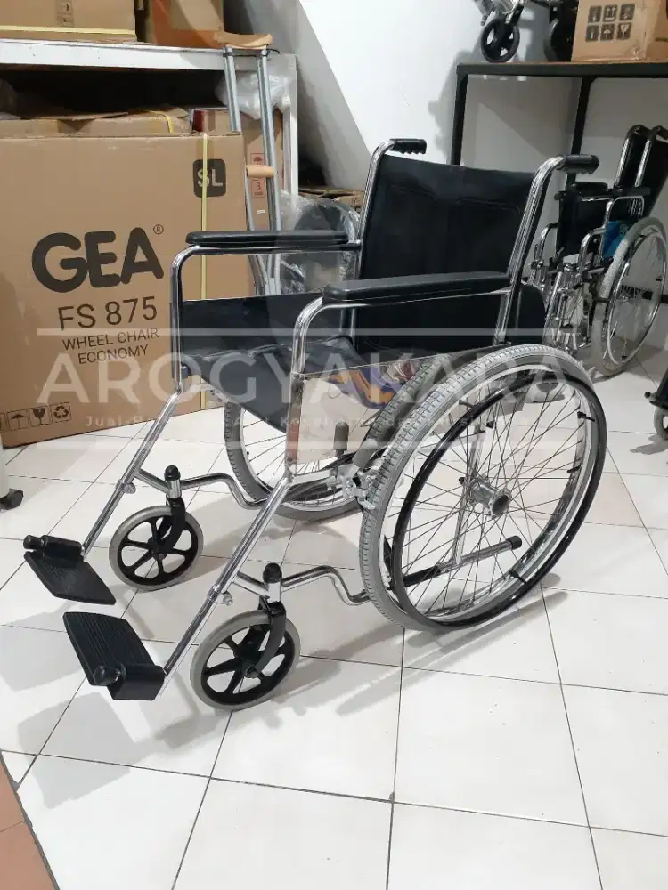 Kursi roda standart bekas