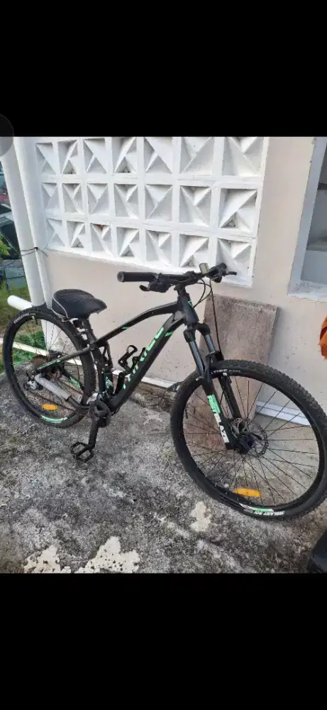 Sepeda THRILL warna hijau