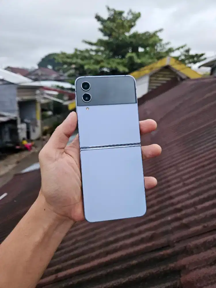 SAMSUNG Z FLIP 4 RAM 8/128GB BLUE RESMI SEIN (-garis)