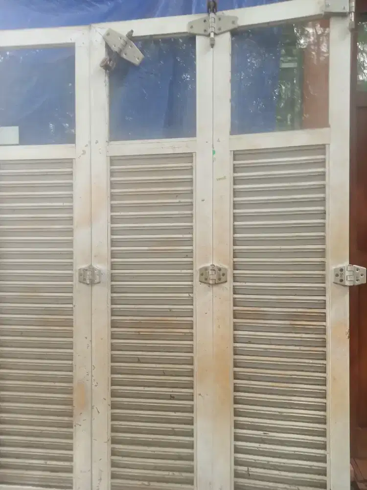 pintu garasi almunium