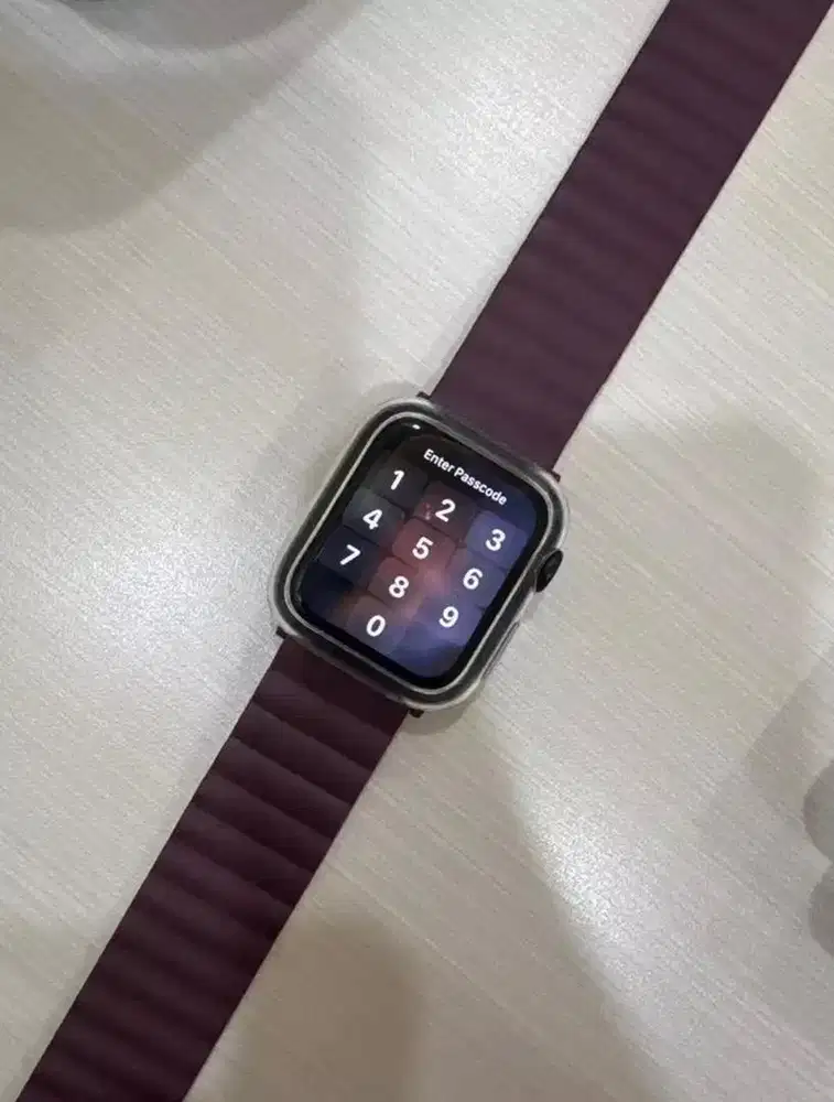 Apple Watch SE 2nd Gen 40mm in Midnight