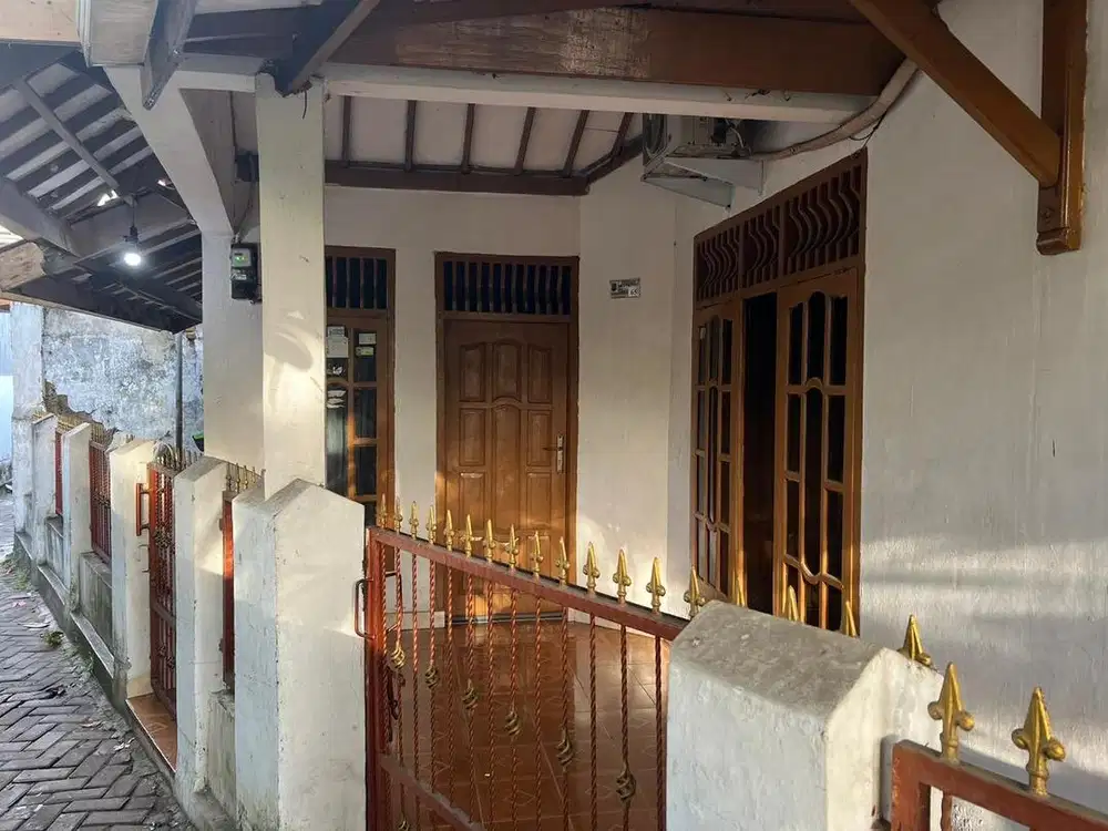 DISEWAKAN RUMAH PERBULAN/PERTAHUN DI JOMBANG KALI