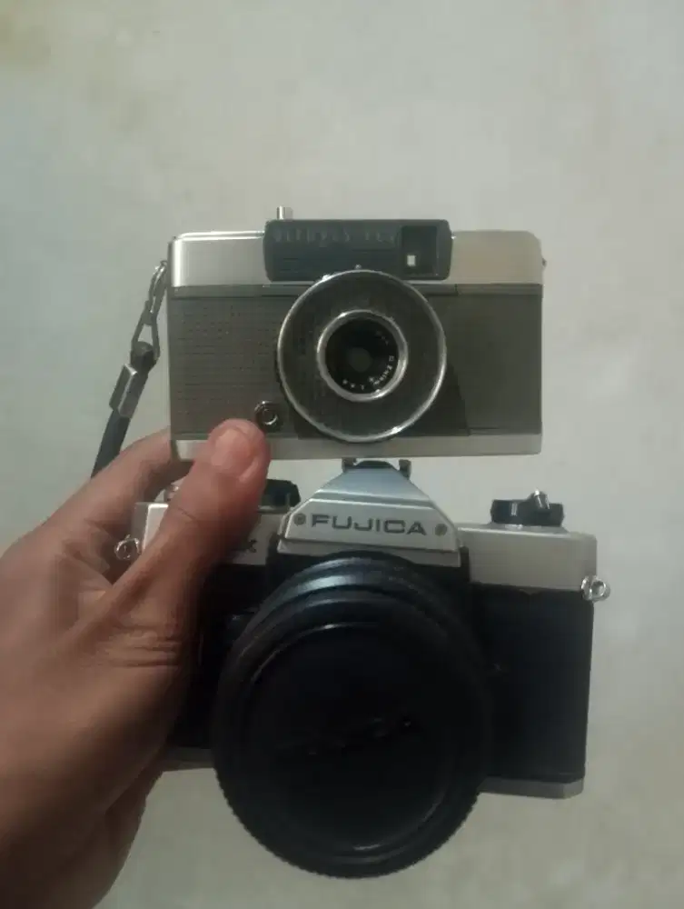 Fujica analog dan Olympus pen ee half frame