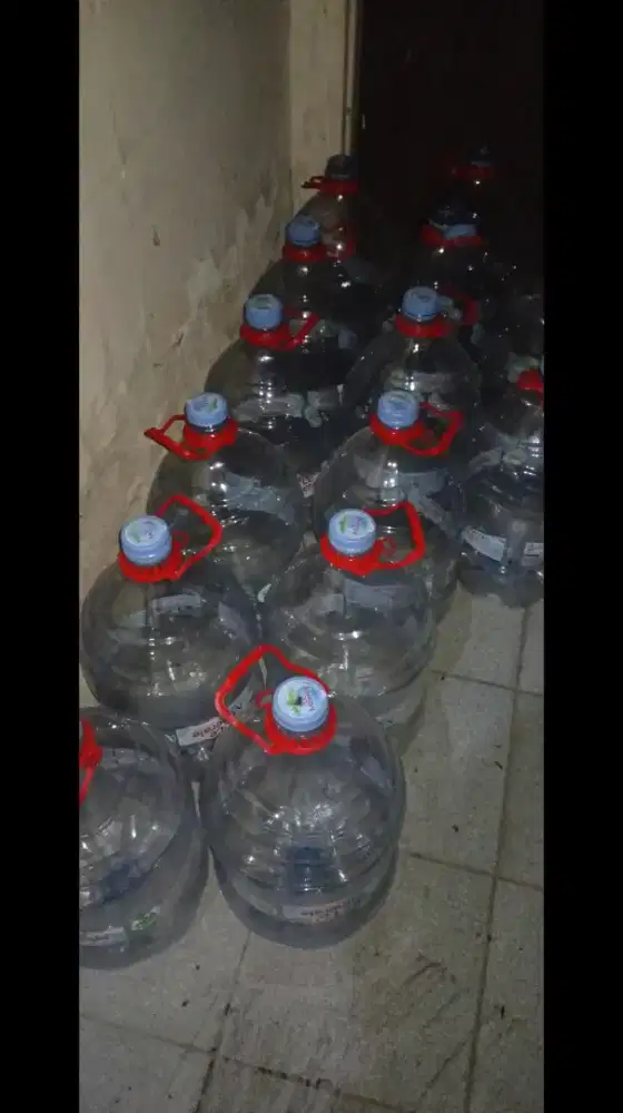 Galon bekas Le mineral