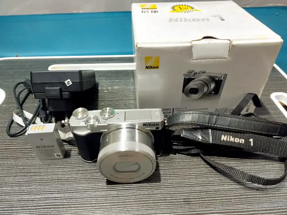 Nikon 1 J5 Mirroles + Kit