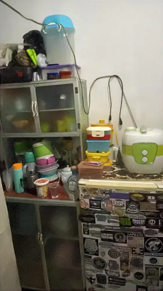 Kulkas Sharp & Rak Piring Lok Kemanggisan