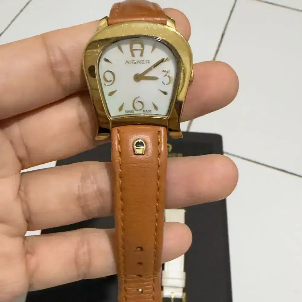 Jam tangan wanita merk Aigner original
