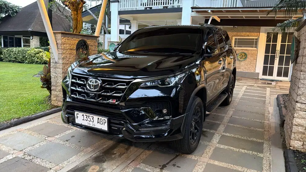 Fortuner 2.8 GR Th 2023 Diesel Automatic KM 30rb Istimewa!