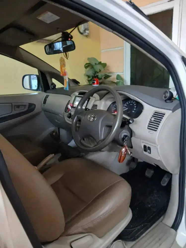 Kijang Innova Tahun 2014