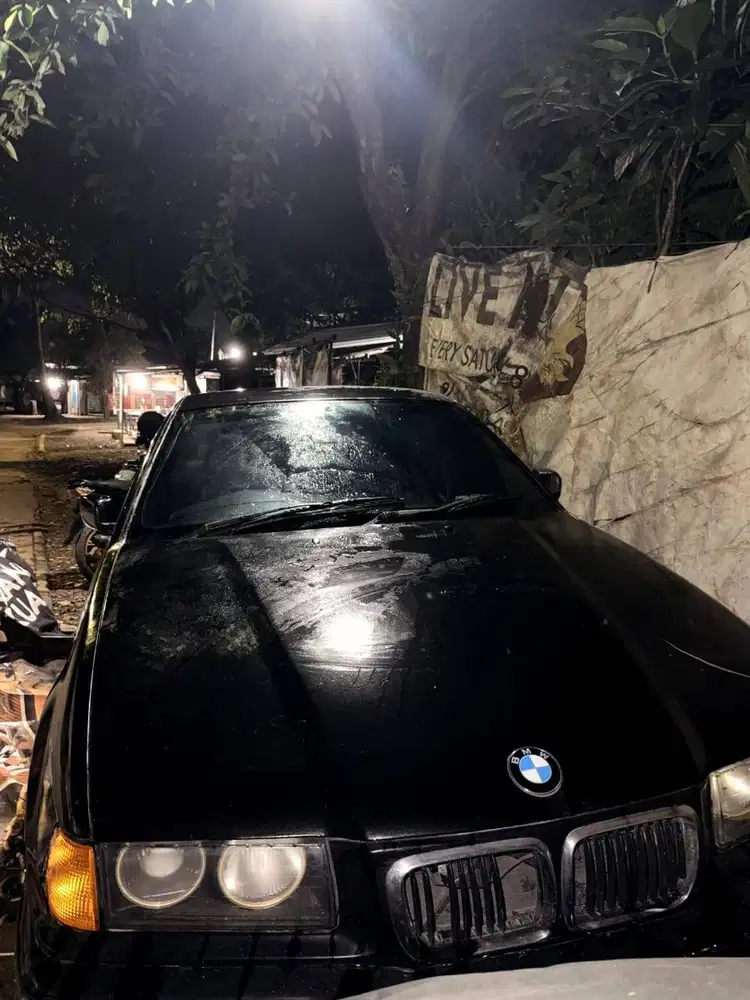 DIJUAL CEPAT BMW TYPE 318i TAHUN 97 MASIH MULUS