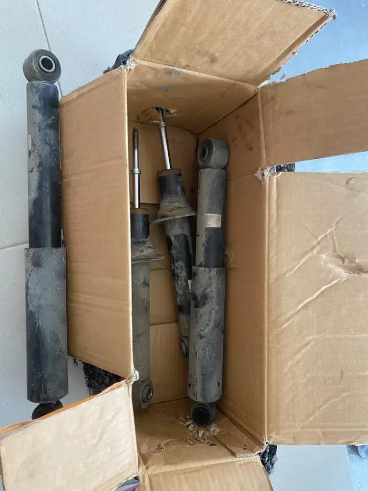 Dijual 4 Shocks (dpn n blkg), long tie rod, tie rod Pajero Dakar