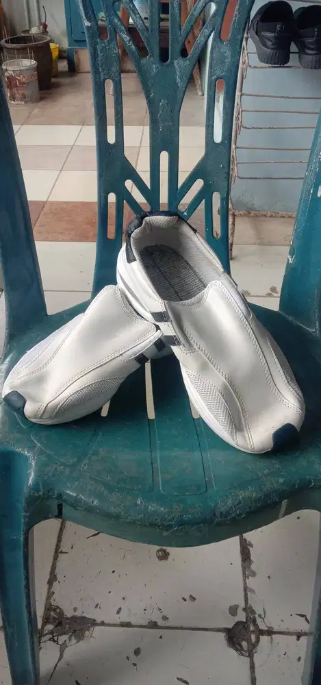 Sepatu kekecilin size 25