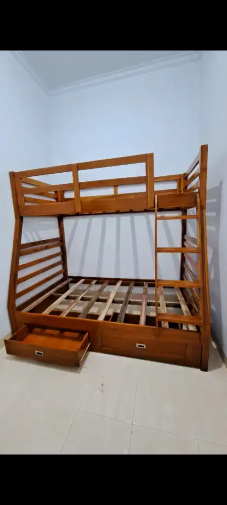 TEMPAT TIDUR TINGKAT