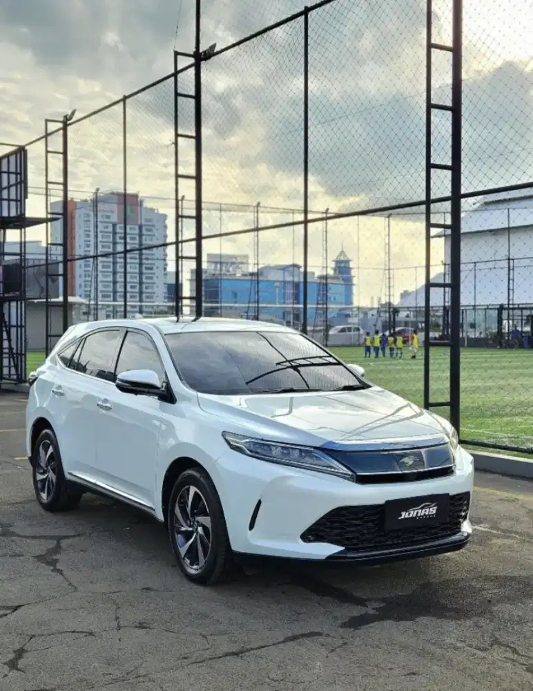 RARE Toyota Harrier Turbo 2017 CBU Facelift