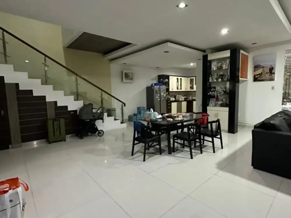 Di jual rumah di Rajawali Selatan dekat PRJ Kemayoran Pademangan, pagar otomatis