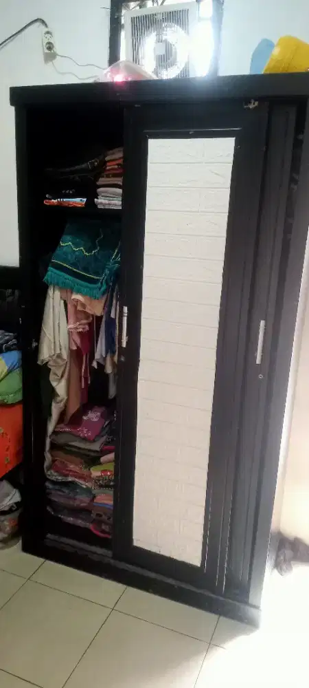 Lemari Pakaian Lok Kemanggisan