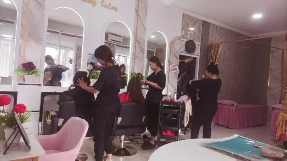 Cari pegawai salon