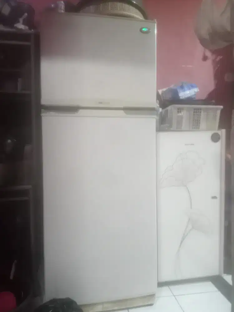 Dijual kulkas jumbo 2 pintu free kulkas 1 pintu