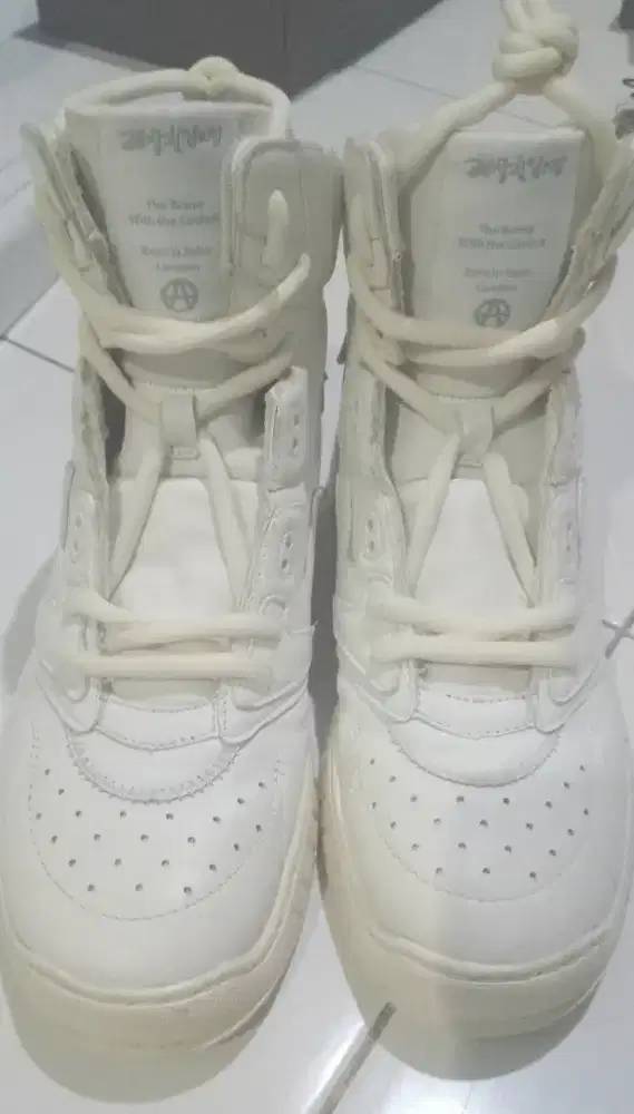 Sepatu Branded London Acupunture