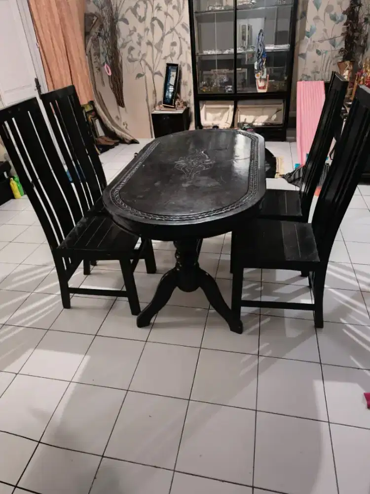 Meja makan Antik dari Jati