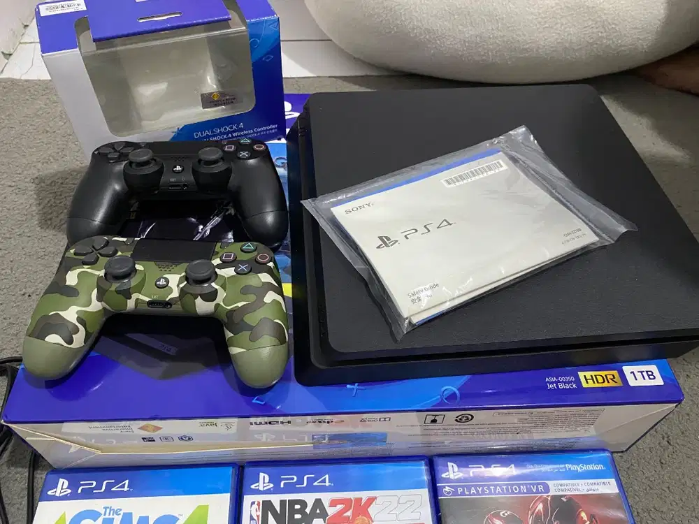 PS 4 Slim Special Edition