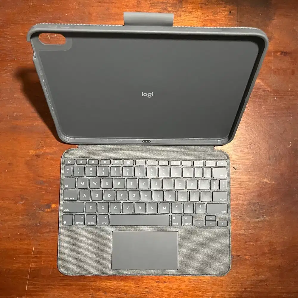 #727 KEYBOARD IPAD 10/11 LOGITECH COMBO TOUCH