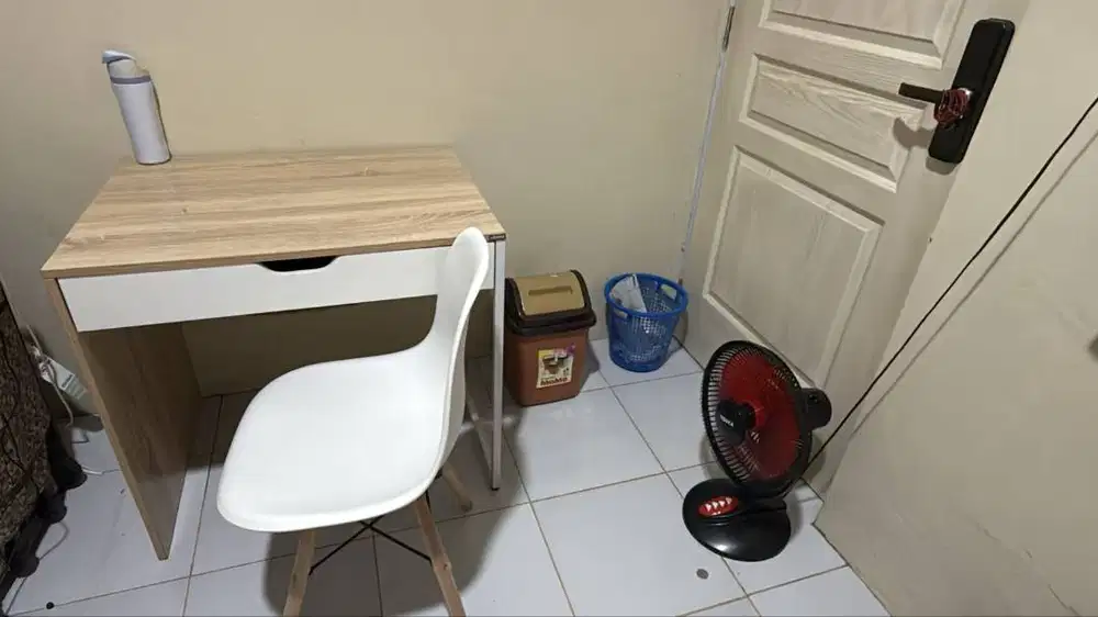 Dijual cepat meja dan kursi Merk Informa