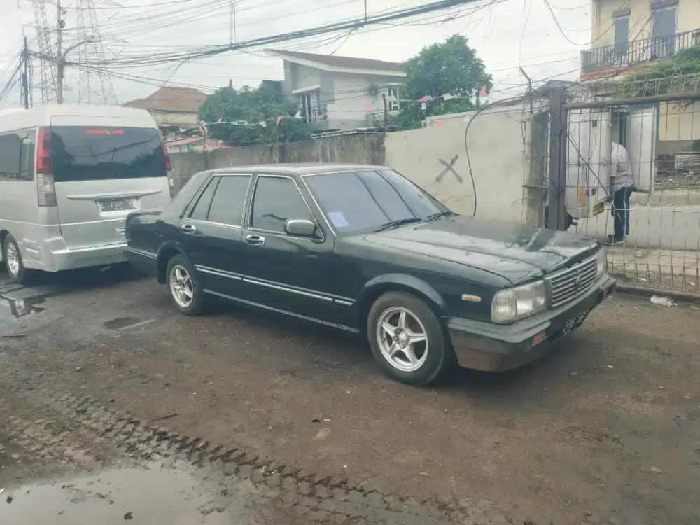 Nissan Cedric diesel th2000 hitam