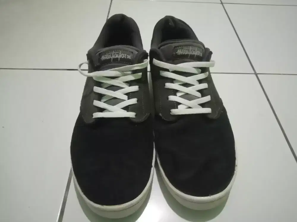 Sepatu DC MIKEY TAILOR SIZE 43