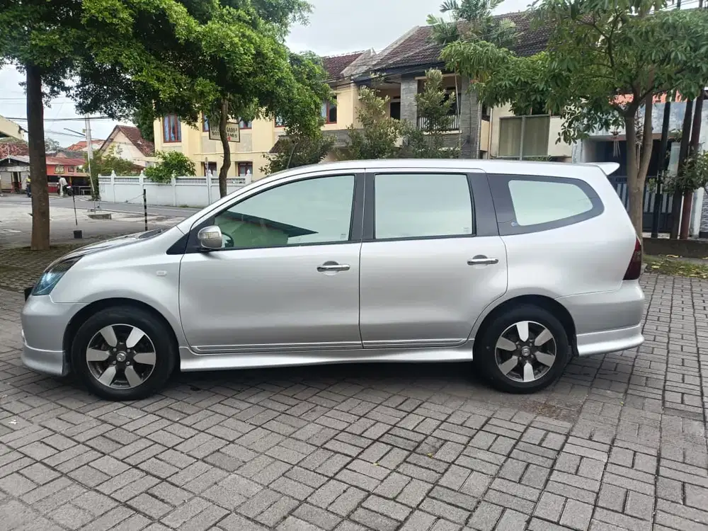 Nissan Grand livina 2010 Bensin