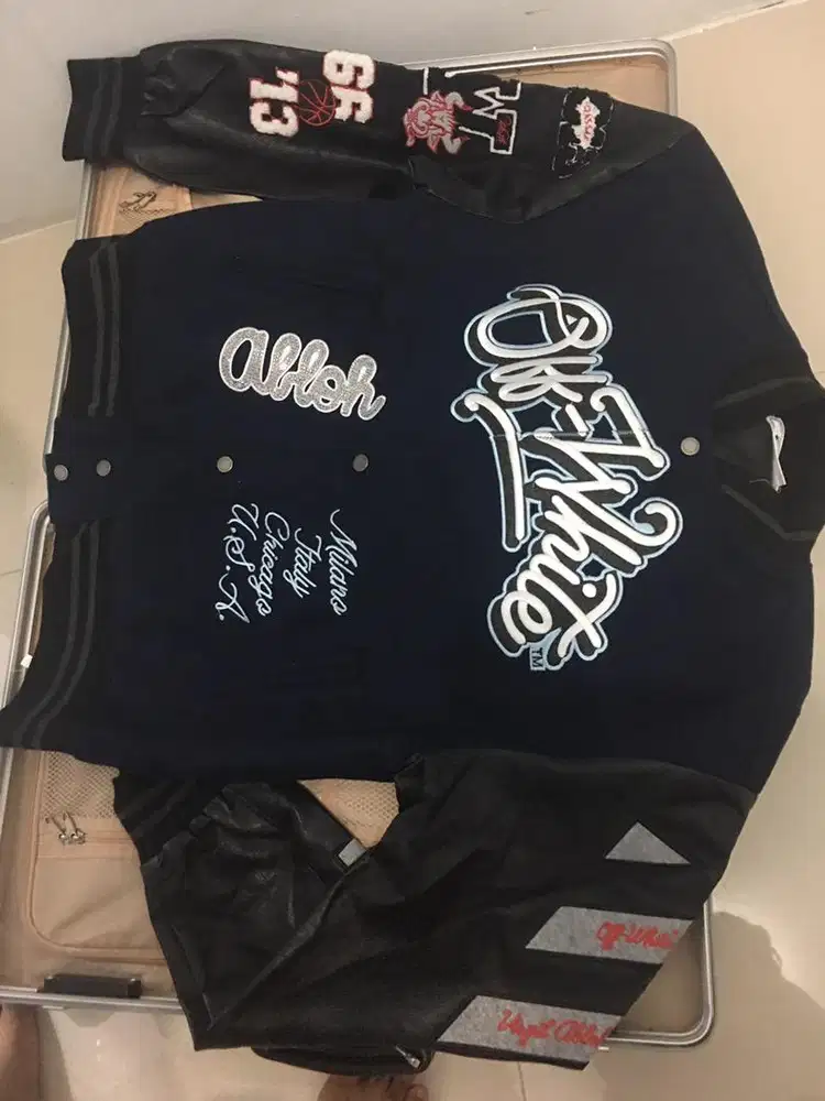 Jual Rugi. Jual Cepat. Jaket belum pernah dipakai. BU