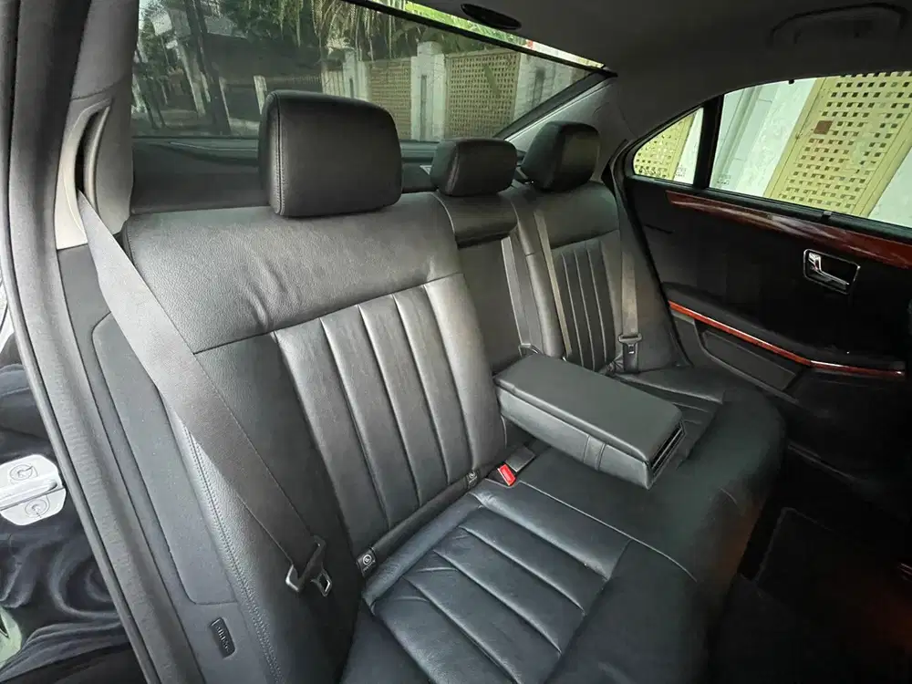 Mercedes-Benz E300 2011 Bensin