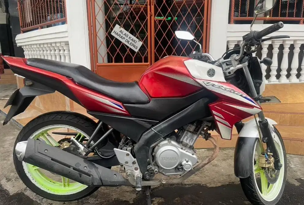Motor Yamaha Vixion Tahun 2014 Merah Pajak Panjang