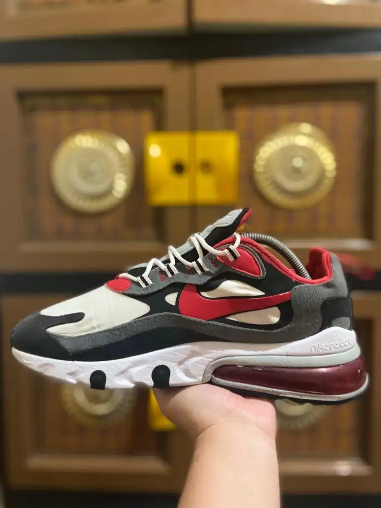 Dijual sepatu Nike Air Max 270 React