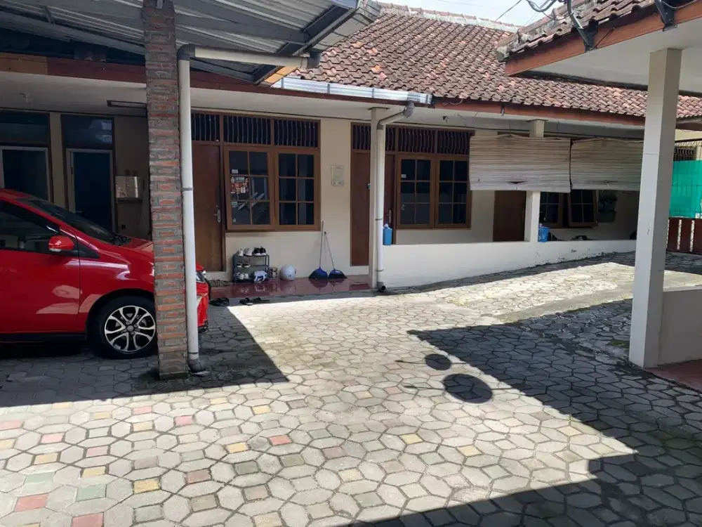 DIJUAL RUMAH CARPORT MUAT 5 MOBIL DEKAT JOGJA EXPO CENTER