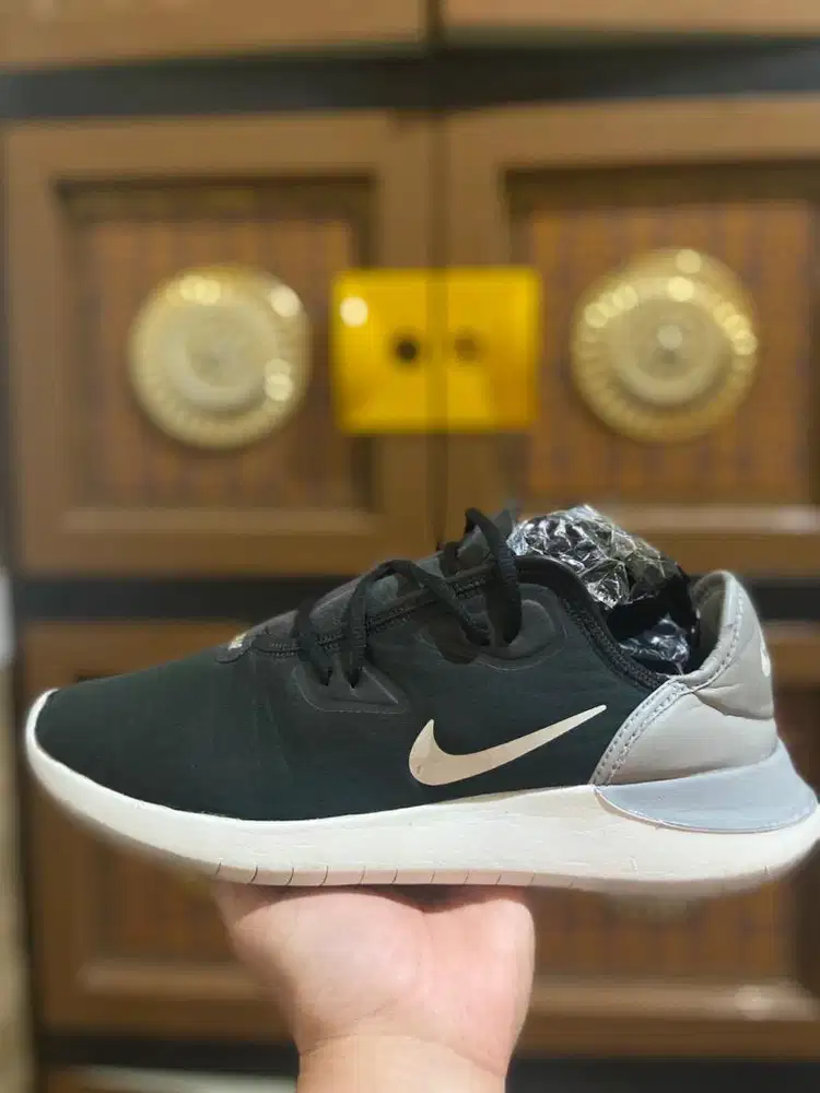 Dijual sepatu Nike Hakata Black Running