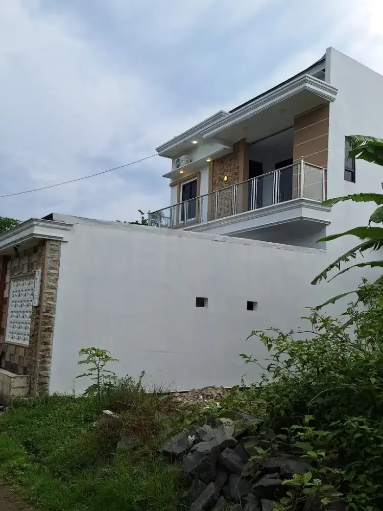 Jual rumah 2 lantai beserta isi nya