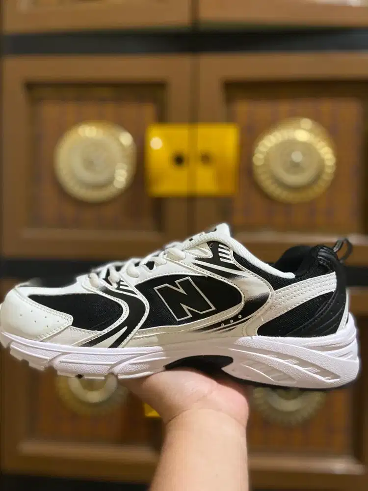 Dijual sepatu New Balance 530 White and Black