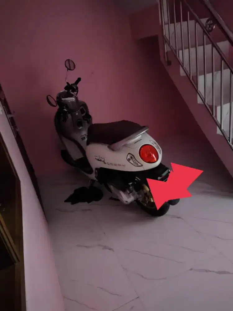 DiSEWAKAN RUMAH 3 Lantai,Bangunan Baru.