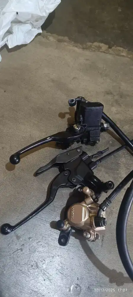 Kaliper dan master rem beat street/deluxe