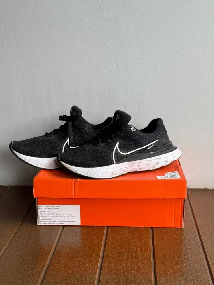 Sepatu Running Nike Flying Knit