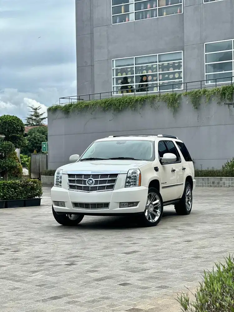 CASH Cadillac Escalade Platinum FACELIFT 2010 Low KM