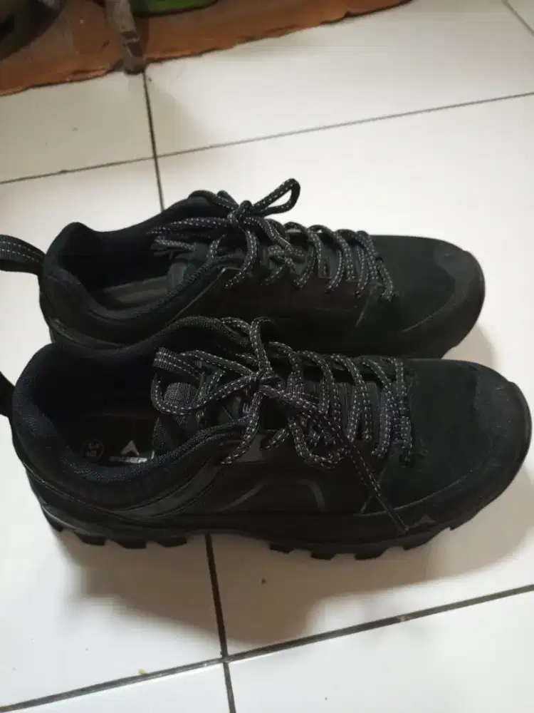 Sepatu eiger.baru beberapa kali dipake.NO 39