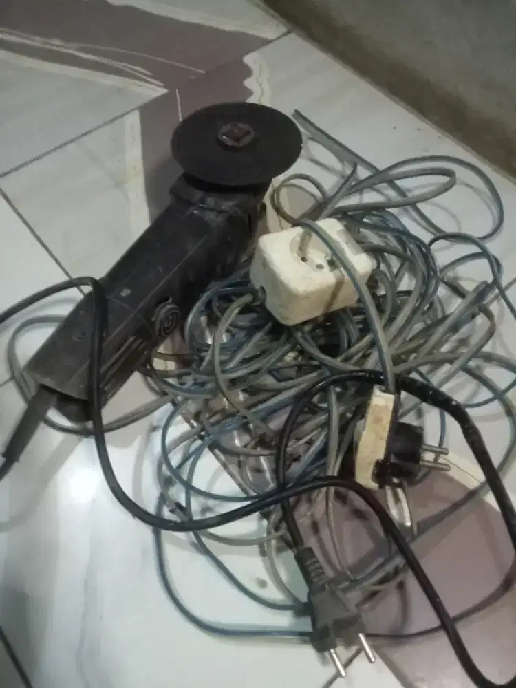 Gerinda iwa nornal minus kabel ada yg disolatif,penahan kunci copot